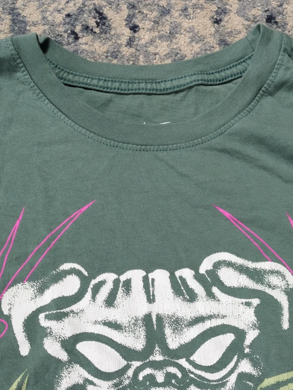Nike Graphic Skull Swoosh T-Shirt Green Men's Large Streetwear Y2K Style